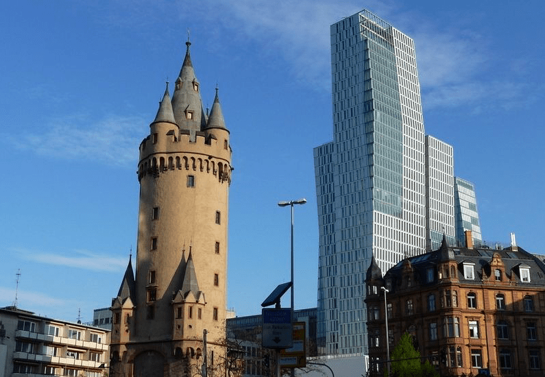 Eschenheimer Turm: srednevekovaya bashnya v tsentre Frankfurta